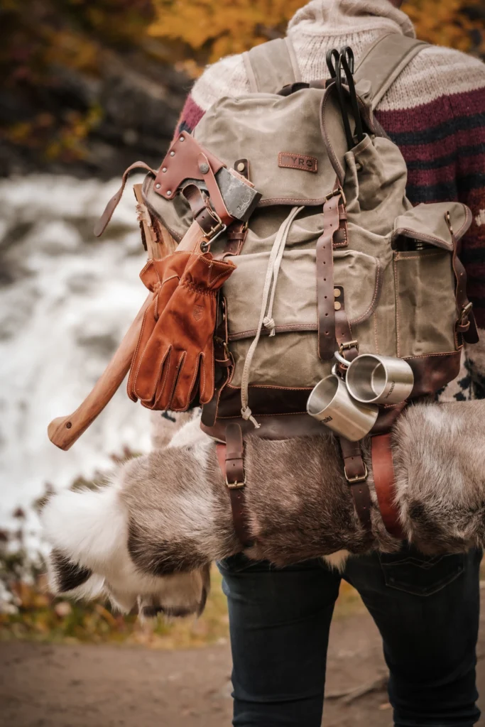 vandring ryggsäck yxa 